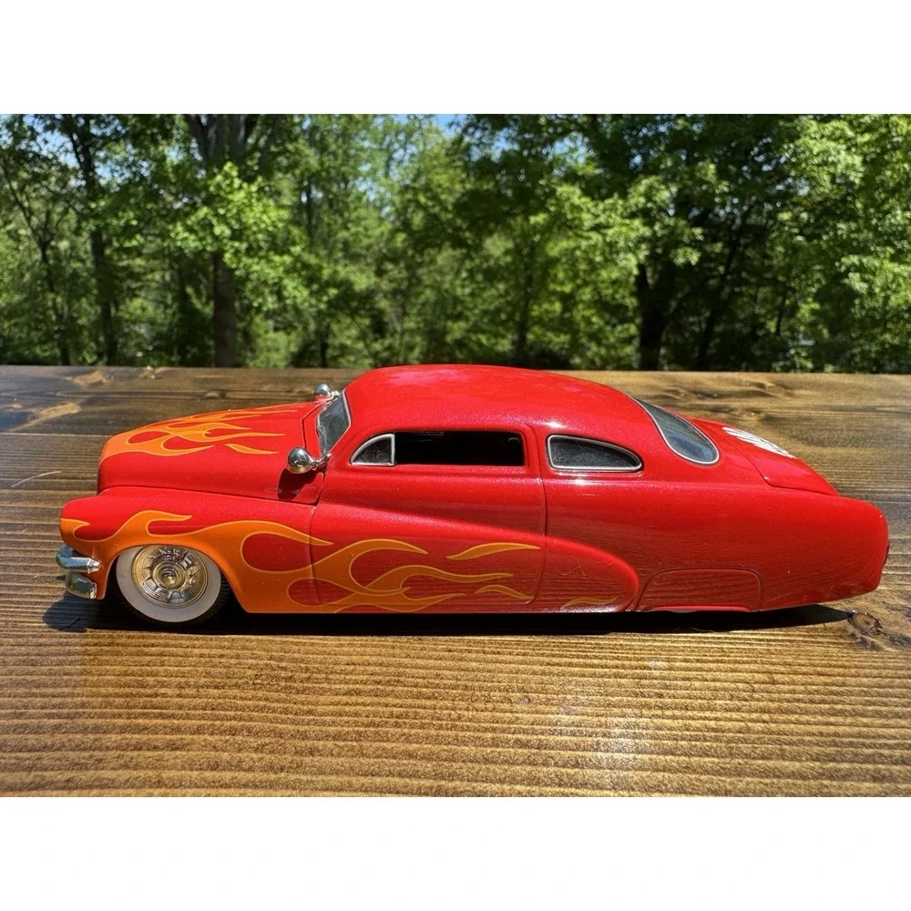 1949 Custom Mercury 1:24 Diecast Model Car Mac‎ Tools Numbered #0005 Red Flames